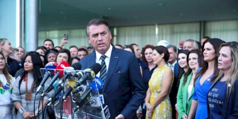 Bolsonaro recebe deputados federais reeleitos no Palácio da Alvorada