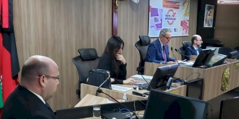 No TRE, partidos políticos e entidades escolhem Urnas Eletrônicas para auditagem das eleições na Paraíba