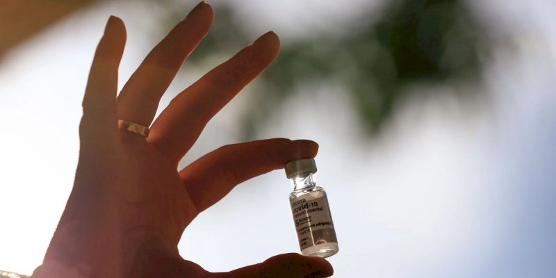 Covid-19: cai de 12 para 8 semanas prazo entre as doses da AstraZeneca