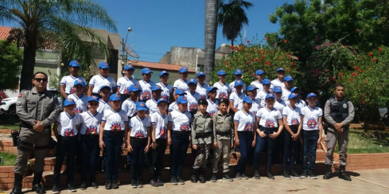 Patrulha Mirim Solidária participa de caminhada alusiva à abertura da Semana da Pátria em Catolé do Rocha