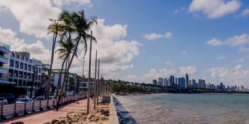 Cícero Lucena inspeciona obra da calçadinha do Cabo Branco e projeta conclusão para janeiro