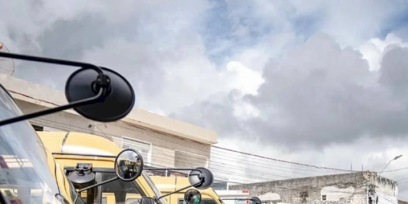 Prefeito Bal Lins entrega ônibus escolares e caminhões compactadores ao município de São José de Piranhas