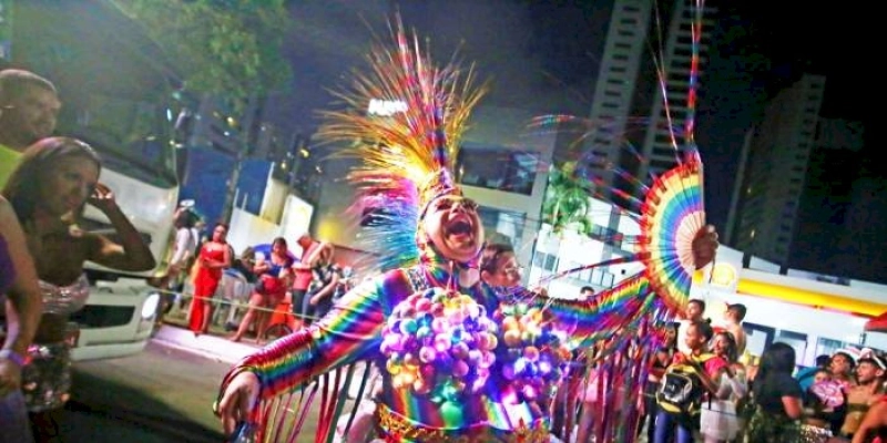 Bloco Virgens de Tambaú leva alegria e muito colorido para a Via Folia, em JP