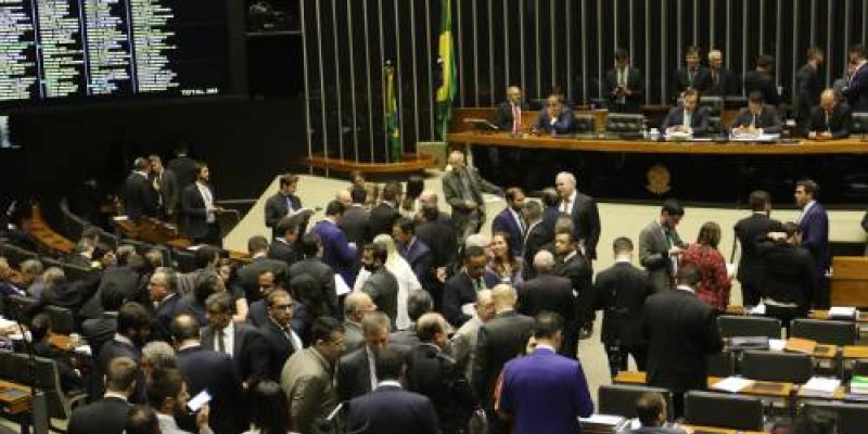 Projeto sobre porte de armas pode ser votado esta semana na Câmara