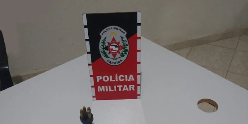 PM prende três suspeitos por porte ilegal de arma de fogo e tráfico de drogas em Brejo do Cruz
