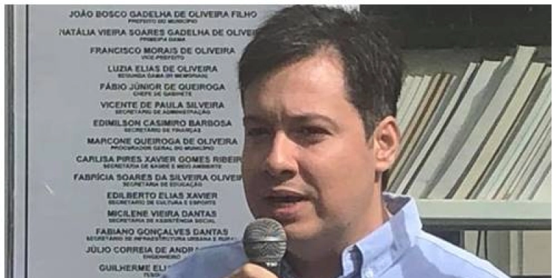 Júnior Araújo chama Gestão de “incompetente, negligente”, e denuncia gordos salários para cabos eleitorais em Cajazeiras 