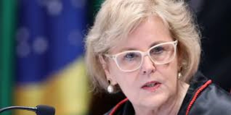 Suspeitas sobre as urnas são “descoladas da realidade”, diz Rosa Weber