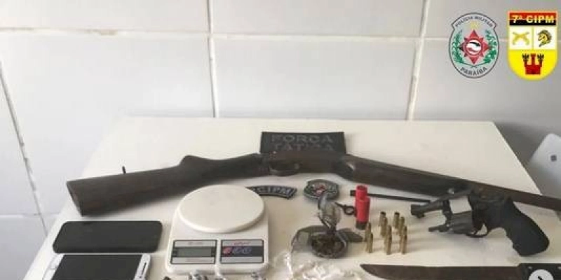 Polícia Militar realiza Operação Paradigma, apreende armas, dinheiro e drogas e recupera veículo