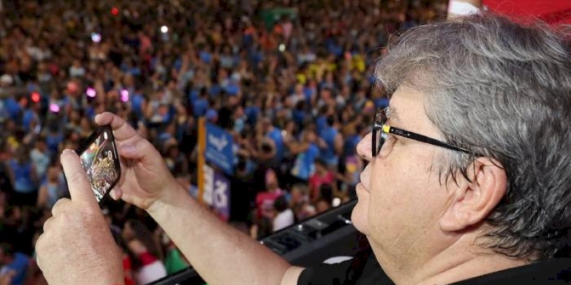 Governador prestigia segunda noite do "Folia de Rua" e destaca apoio do estado ao carnaval paraibano