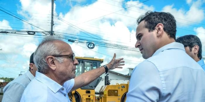 Cícero Lucena acompanha governador Lucas Ribeiro em visita a obras de ligação viária entre Mangabeira e a PB-008
