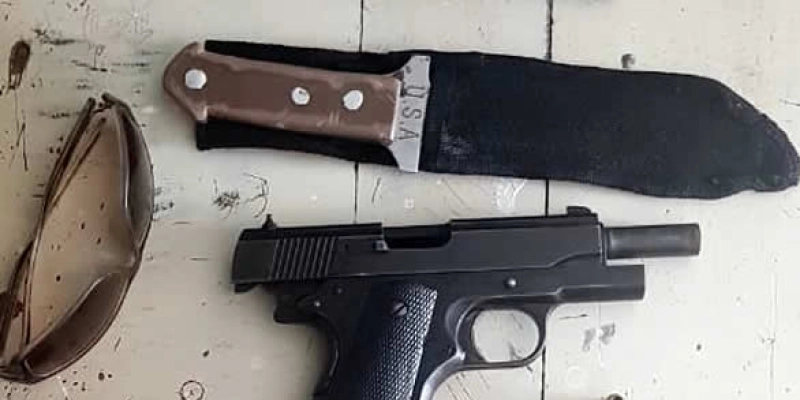 Pistola é apreendida e dupla presa, após abordagem da Polícia Militar no Sertão paraibano