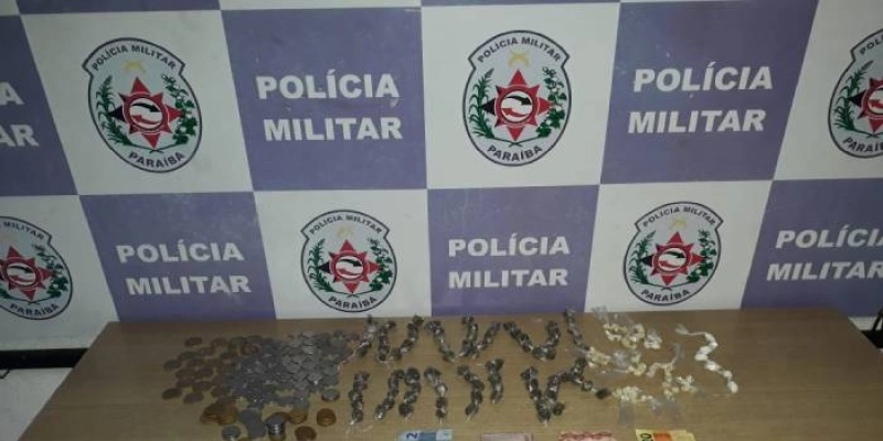 Polícia apreende mais de 350 porções de drogas e prende suspeito de tráfico