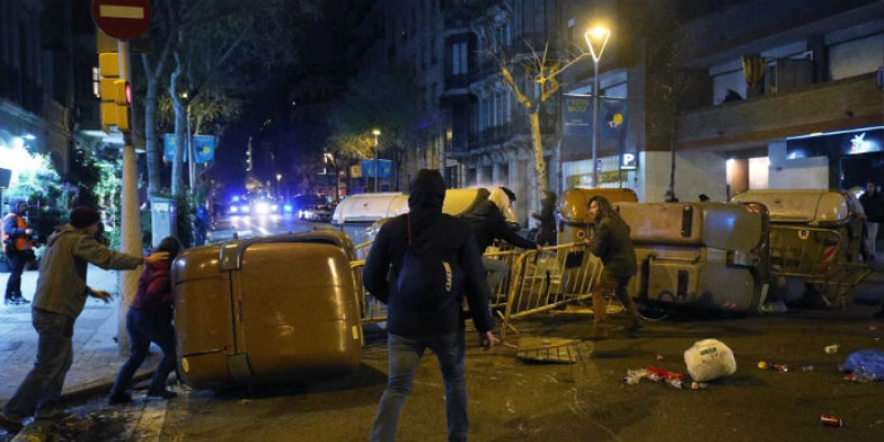 98 pessoas ficam feridas em protestos na Catalunha; Veja