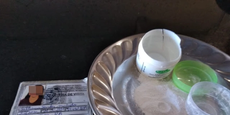 Jovem é presa ao tentar entrar com cocaína no interior do Presídio Padrão de Cajazeiras