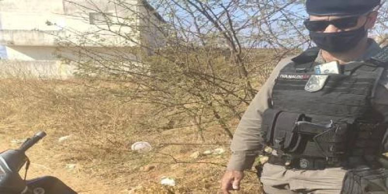 Polícia Militar recupera motocicleta com restrição de roubo/furto em Pombal