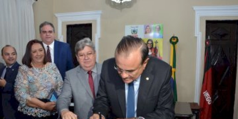 Ao assumir Governo do Estado, Desembargador Saulo Benevides ressalta harmonia entre os poderes