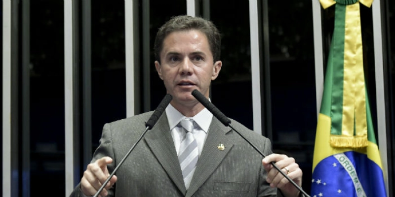 Senador Veneziano defende manifestações em favor da Educação no Brasil e condena fala do Presidente