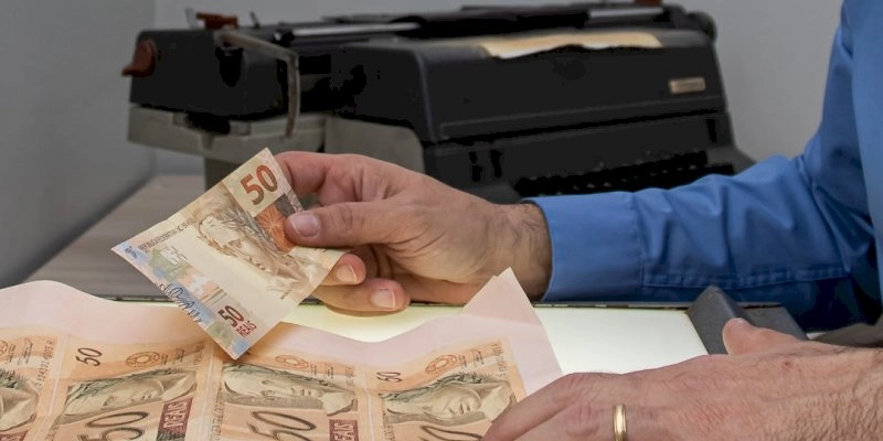 Polícia Civil ajuda população a reconhecer dinheiro falso