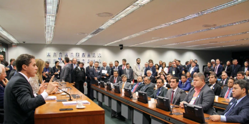 Marcha dos Prefeitos: Veneziano destaca PEC 61 como grande conquista e cobra mais recursos para os Municípios