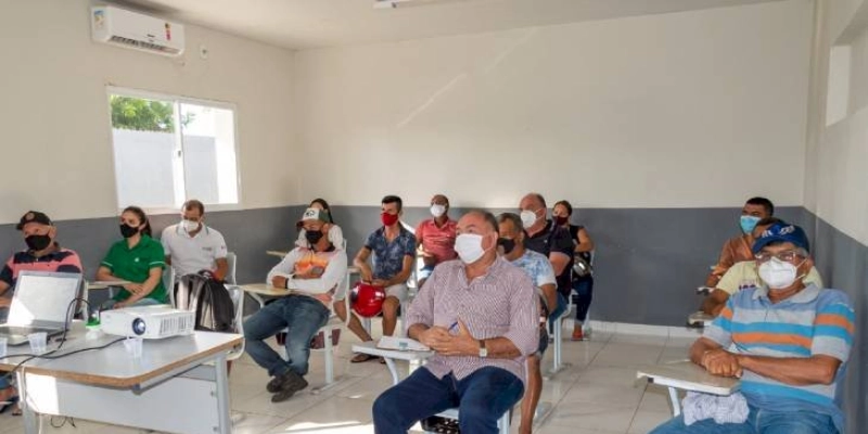 Em parceria Prefeitura de São José da Lagoa Tapada, e SEBRAE, veterinário dá palestra sobre inseminação artificial
