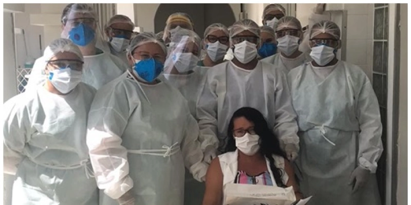 Emoção marca alta de mais uma paciente com Covid-19 no Hospital de Patos 