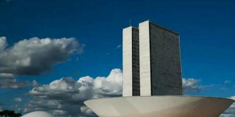 Votação da LDO e PEC que limita a atuação do STF são destaques da semana, no Congresso Nacional