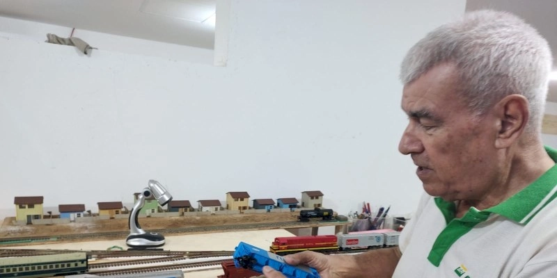 Em João Pessoa, professor e engenheiro constrói maquete de ferreomodelismo com área de 150 metros quadrados