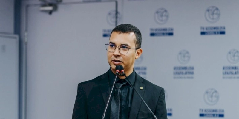 Alexandre de Zezé apresenta ‘Votos de Aplauso’ ao presidente da Famup pelo movimento em defesa dos municípios