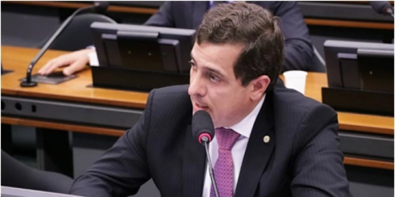 Gervásio assina CPMI para investigar omissão do governo Bolsonaro durante pandemia 