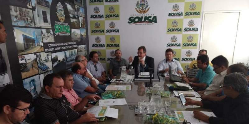Prefeito Tyrone anuncia programação de emancipação política e prestação de contas das obras durante entrevista coletiva
