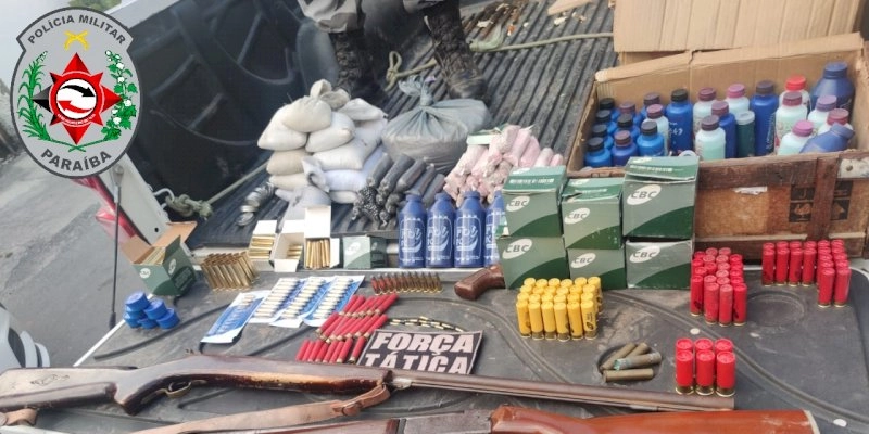 Polícia apreende duas armas de fogo e grande quantidade de munições 