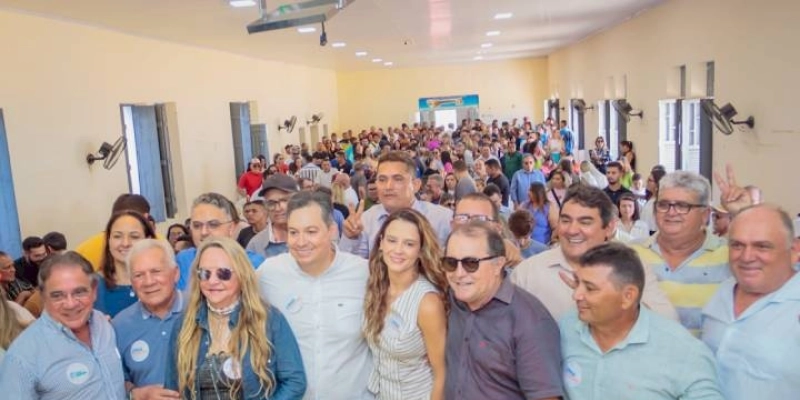 Prefeitos aliados prestigiam Júnior Araújo durante anúncio da aliança política em Cajazeiras com Zé Aldemir 