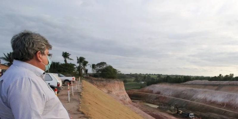 Azevêdo inspeciona obras do canal Acauã-Araçagi e investimentos do governo em Lucena, Mamanguape e Sapé