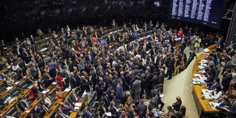 Em meio a casos de corrupção, PT, MDB, PSDB e PP perdem filiados; Veja