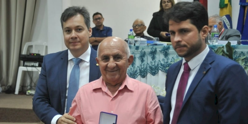 Júnior Araújo parabeniza personalidades cajazeirenses, homenageadas em sessão solene da Assembleia Legislativa