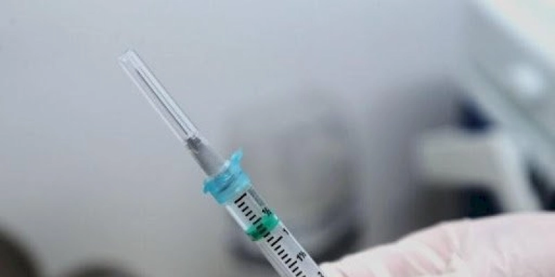 Vacina 100% nacional começa a ser aplicada