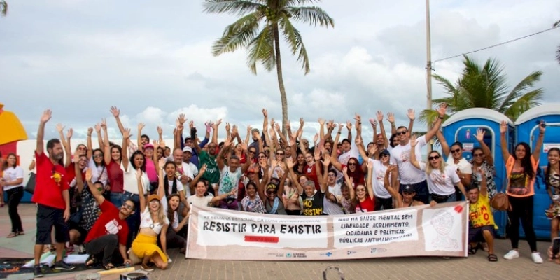 Marcha da Luta Antimanicomial reúne usuários dos serviços de atenção psicossocial na praia de Tambaú
