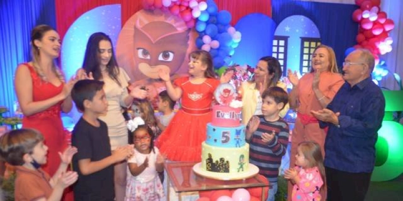 Festa dos cinco aninhos da Princesa Evellin Pires; Veja Fotos 