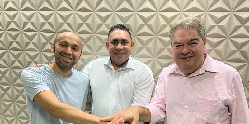 Por intermediação do Deputado Lindolfo, vice-prefeito, e mais três Vereadores se reaproximam de João Neto em Aparecida