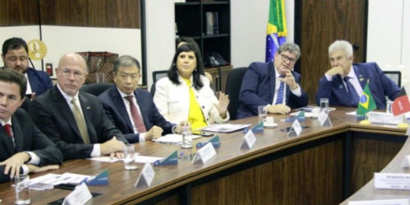 João Azevêdo assegura inclusão do estaleiro de Lucena em portfólio de projetos de interesse do país