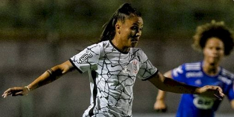 Corinthians vence Cruzeiro para assumir ponta do Brasileiro Feminino