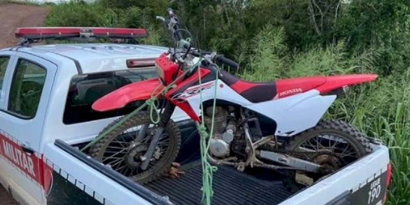 Polícia militar recupera motocicleta com restrição de roubo/furto