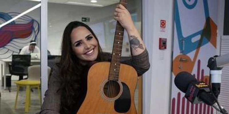 Perlla diz que se arrepende de se tornar cantora gospel
