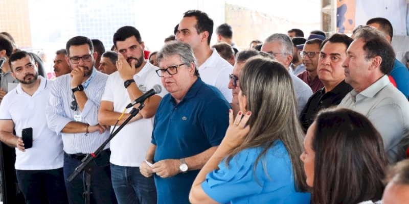 João Azevêdo entrega sistemas de abastecimento de água, travessia urbana e autoriza reforma e construção de escolas em Santa Cecília e Umbuzeiro
