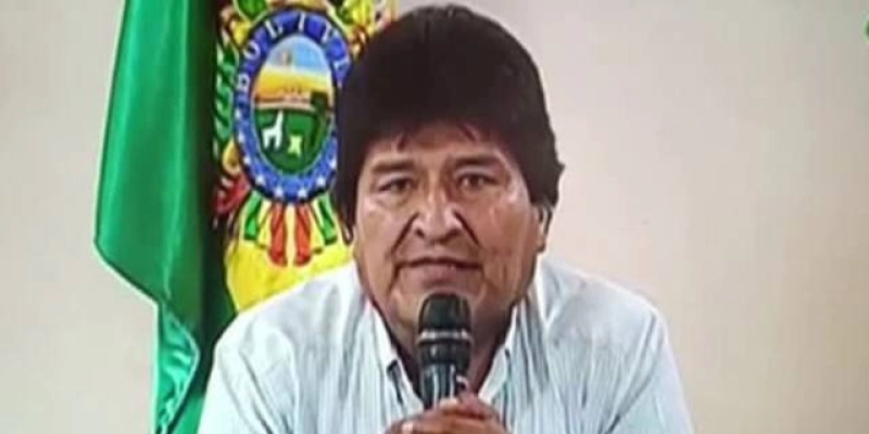 Em meio a protestos, Evo Morales renuncia à presidência da Bolívia