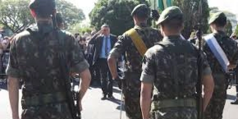 Em discurso, Bolsonaro cita possibilidade de novas trocas de comando