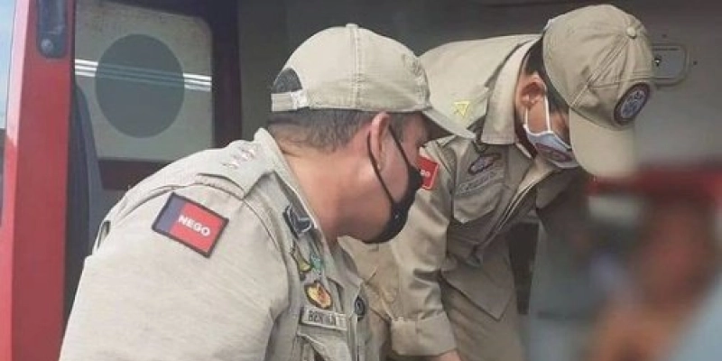 Criança cai de muro enquanto brincava e tem pé perfurado por vergalhão enferrujado na Paraíba 