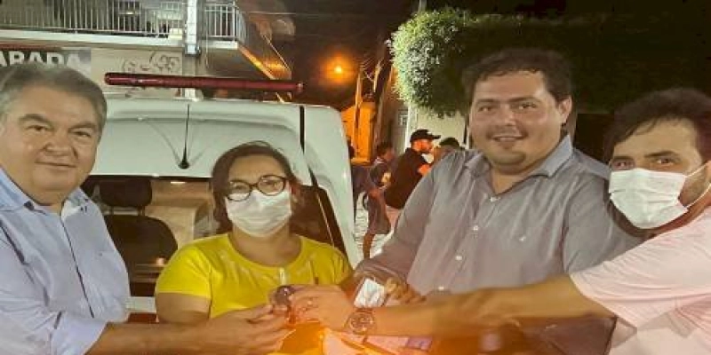 Lindolfo entrega Ambulância ao Prefeito Marcelo Valle em Nazarezinho; Vídeo 