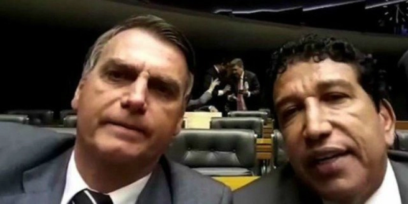 Magno Malta recebe convite formal de Jair Bolsonaro para ser vice em sua chapa