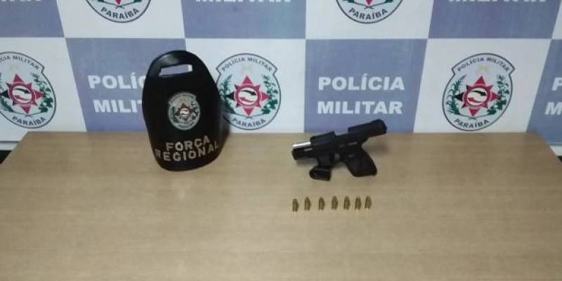 Polícia apreende pistolas durante abordagens 
